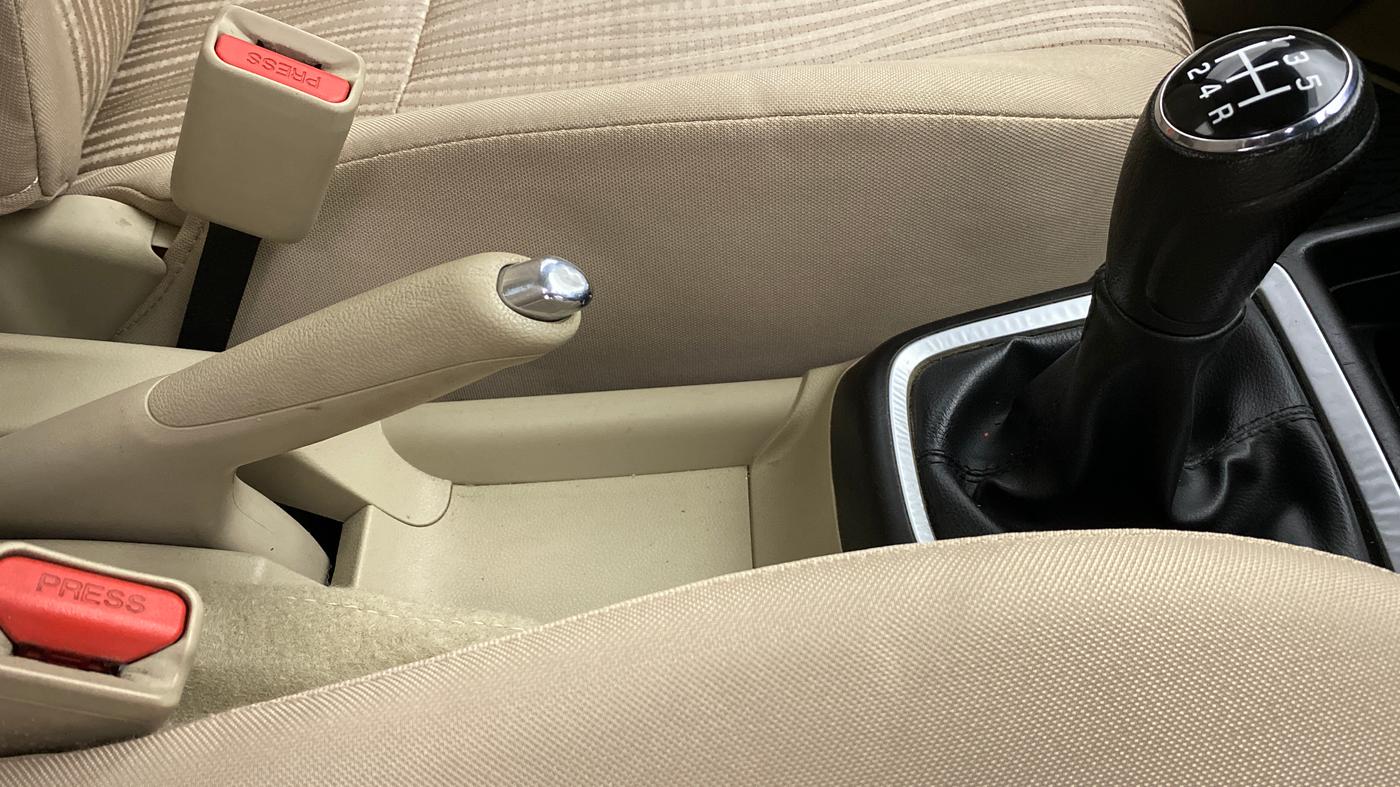 2018 Maruti Dzire VDI, Diesel, Manual, 37,751 km, Gear Lever