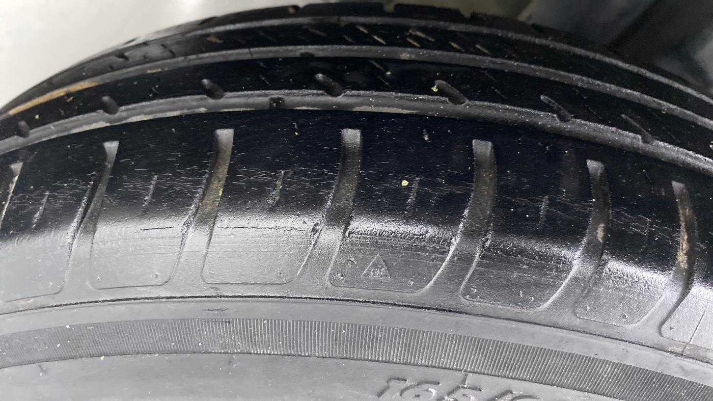 2018 Maruti Dzire VDI, Diesel, Manual, 37,751 km, Right Rear Tyre Tread