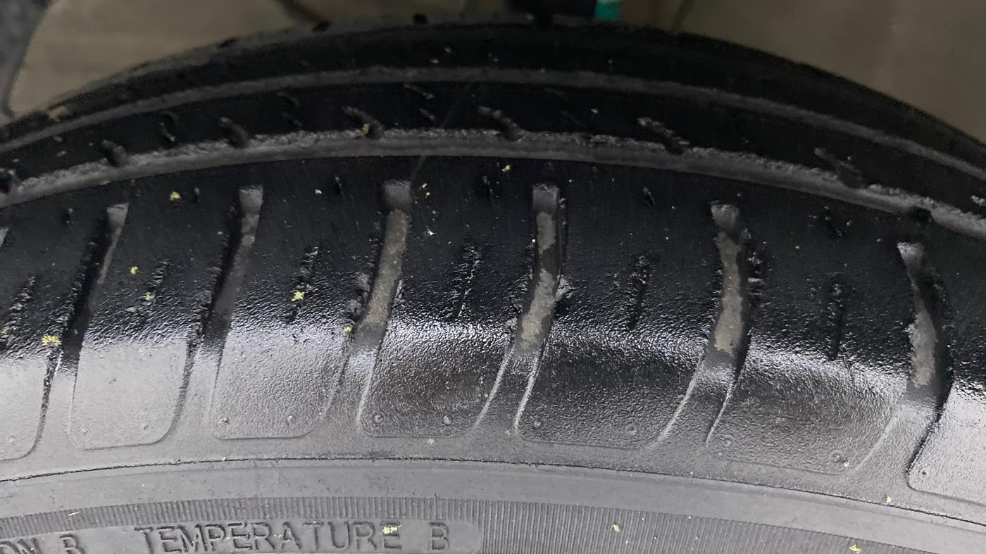 2018 Maruti Dzire VDI, Diesel, Manual, 37,751 km, Left Front Tyre Tread