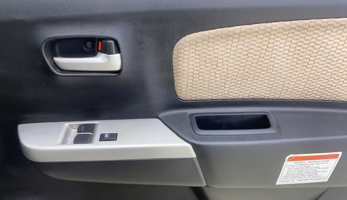 2017 Maruti Wagon R 1.0 LXI CNG, CNG, Manual, 82,508 km, Driver Side Door Panels Control