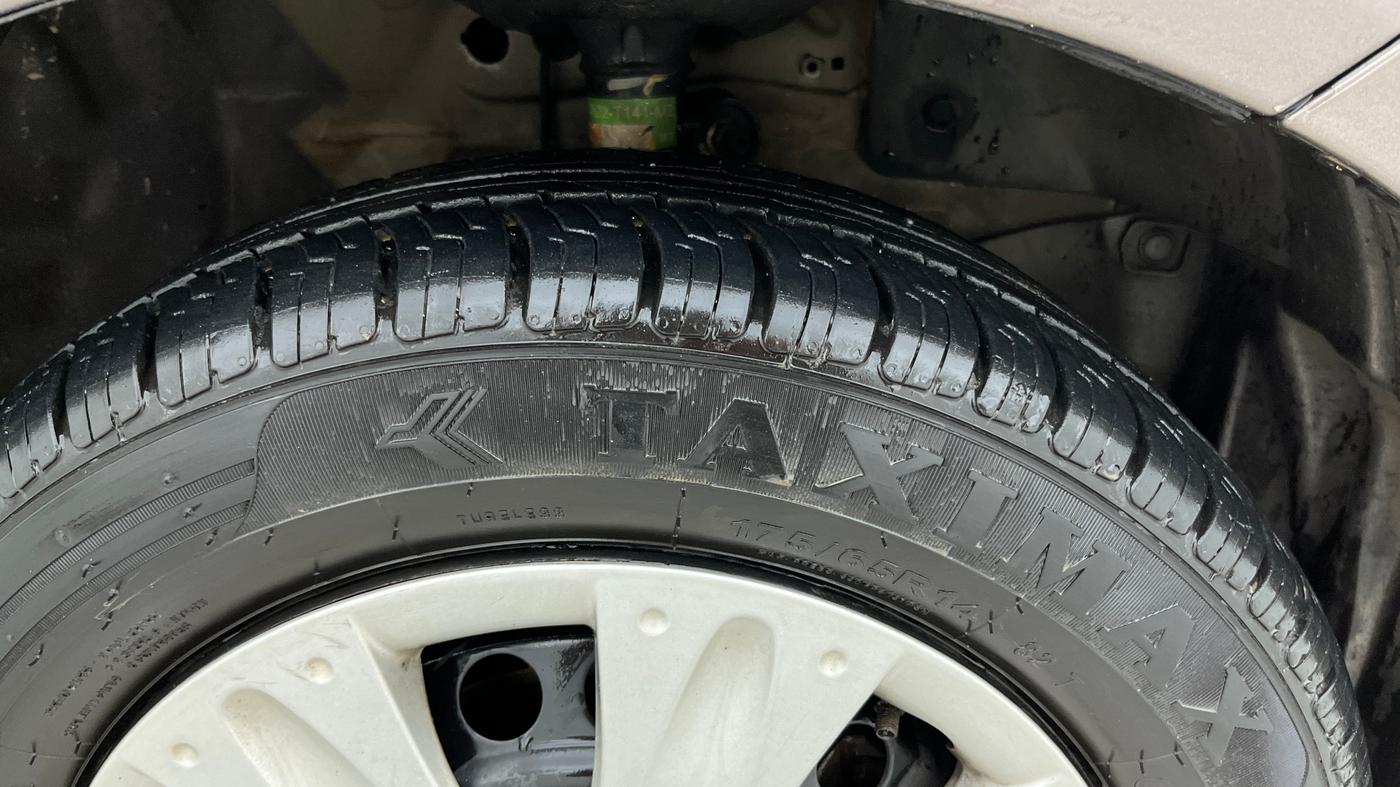 2013 Honda Brio S MT, Petrol, Manual, 35,391 km, Right Front Tyre Tread