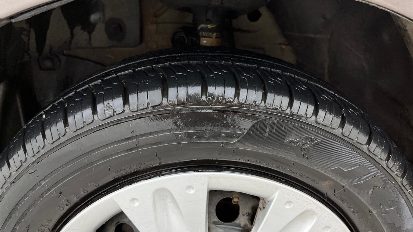 2013 Honda Brio S MT, Petrol, Manual, 35,391 km, Left Front Tyre Tread
