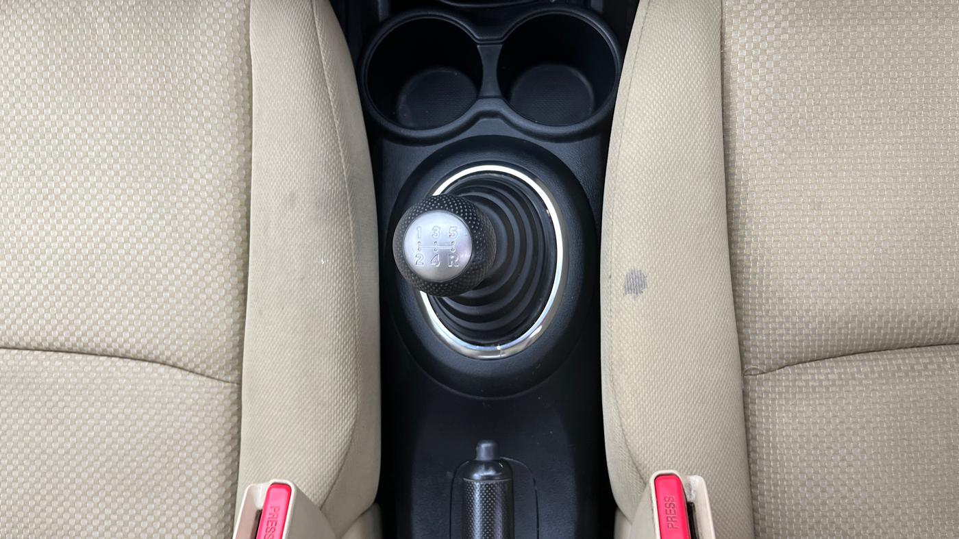 2013 Honda Brio S MT, Petrol, Manual, 35,391 km, Gear Lever