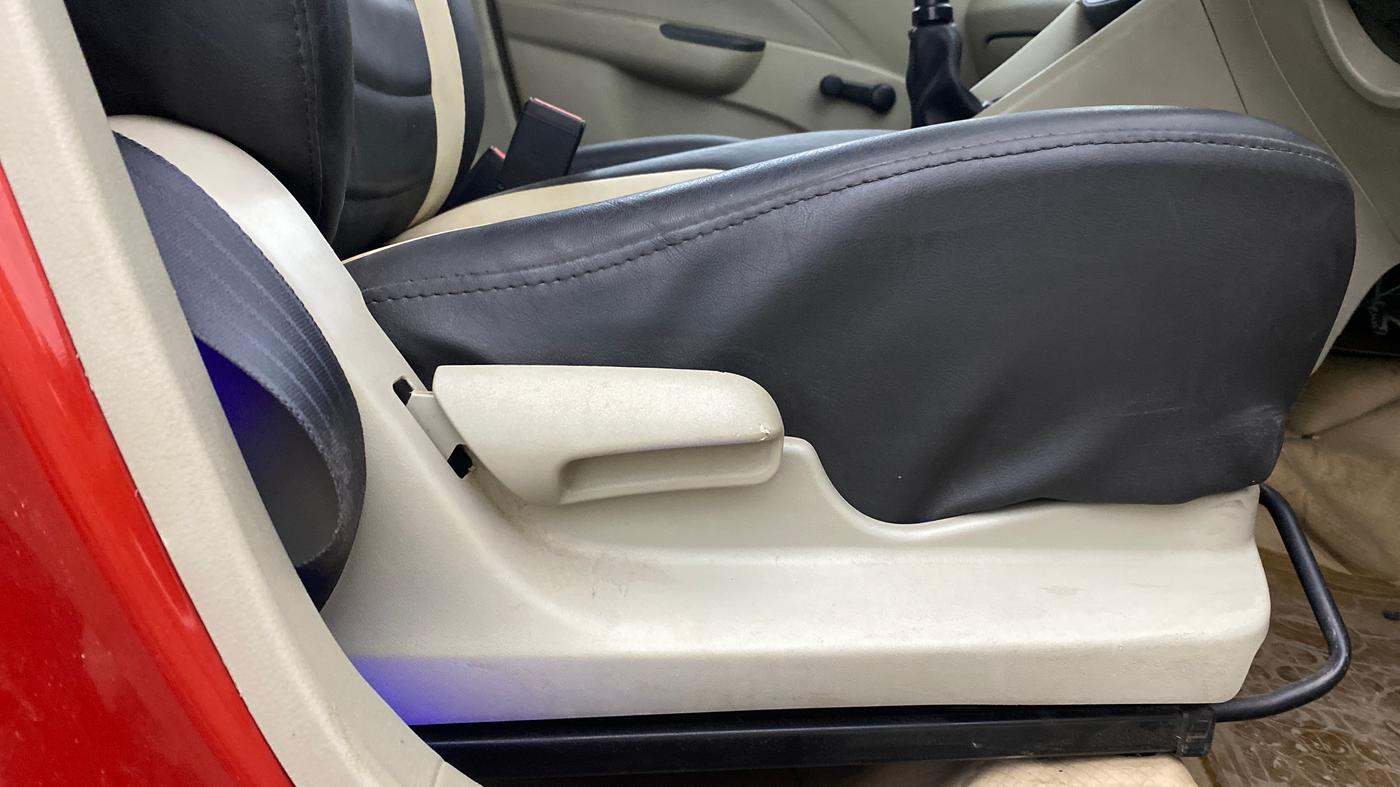 2014 Maruti Celerio LXI, Petrol, Manual, 20,190 km, Driver Side Adjustment Panel
