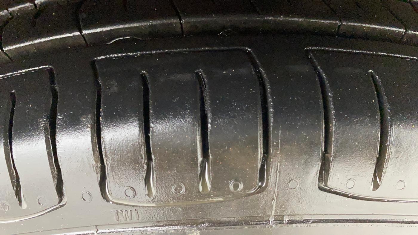 2014 Maruti Celerio VXI AMT, Petrol, Automatic, 61,845 km, Right Front Tyre Tread