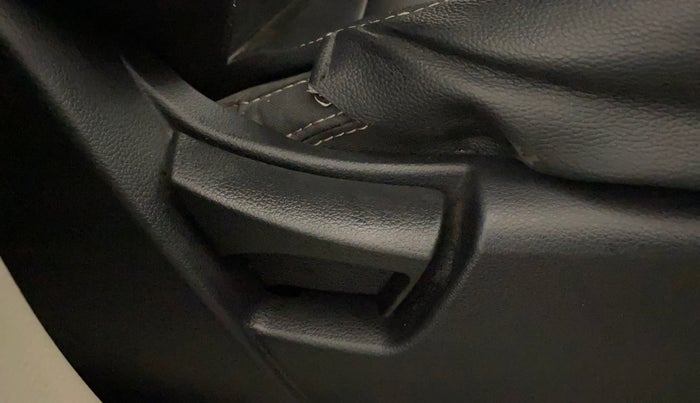 2022 Mahindra XUV300 W6 1.2 PETROL AMT, Petrol, Automatic, 44,310 km, Driver Side Adjustment Panel