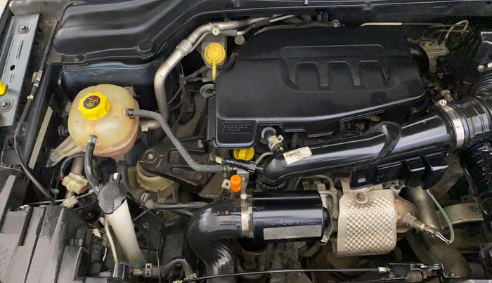 2022 Mahindra XUV300 W6 1.2 PETROL AMT, Petrol, Automatic, 44,310 km, Engine View - Right