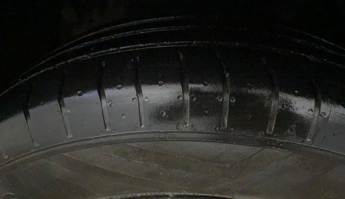 2022 Mahindra XUV300 W6 1.2 PETROL AMT, Petrol, Automatic, 44,310 km, Left Front Tyre Tread