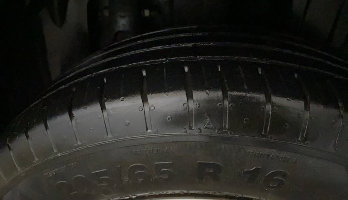 2022 Mahindra XUV300 W6 1.2 PETROL AMT, Petrol, Automatic, 44,310 km, Left Rear Tyre Tread