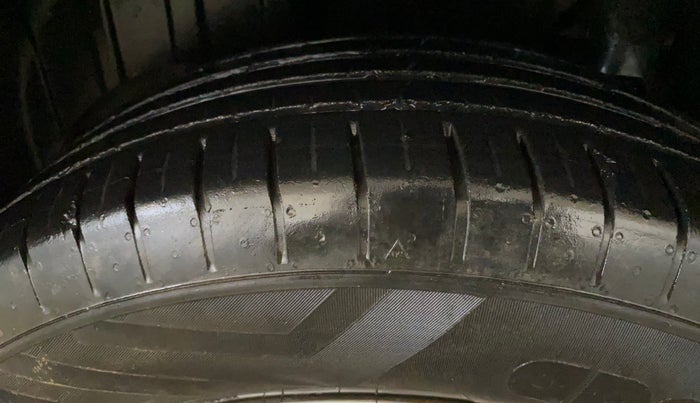 2022 Mahindra XUV300 W6 1.2 PETROL AMT, Petrol, Automatic, 44,310 km, Right Rear Tyre Tread