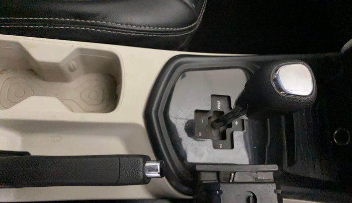 2022 Mahindra XUV300 W6 1.2 PETROL AMT, Petrol, Automatic, 44,310 km, Gear Lever