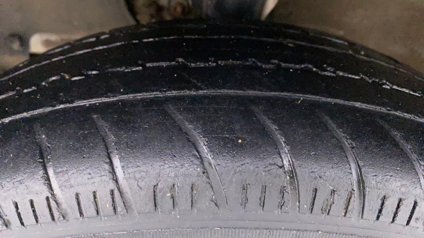 2019 Maruti New Wagon-R 1.0 Lxi (o) cng, CNG, Manual, 41,959 km, Left Front Tyre Tread