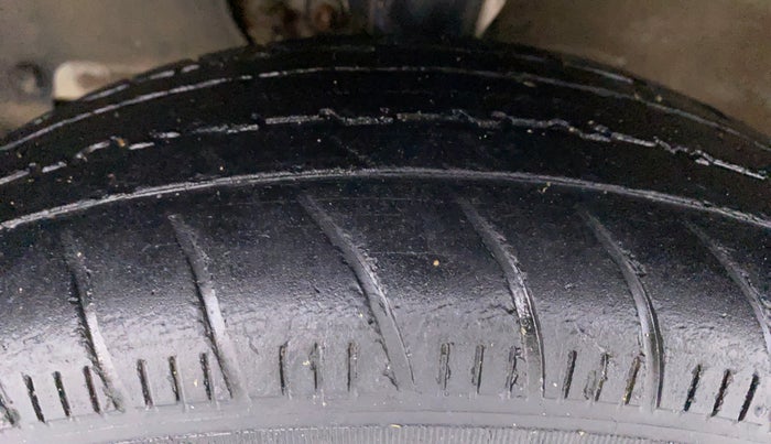 2019 Maruti New Wagon-R 1.0 Lxi (o) cng, CNG, Manual, 41,959 km, Left Front Tyre Tread
