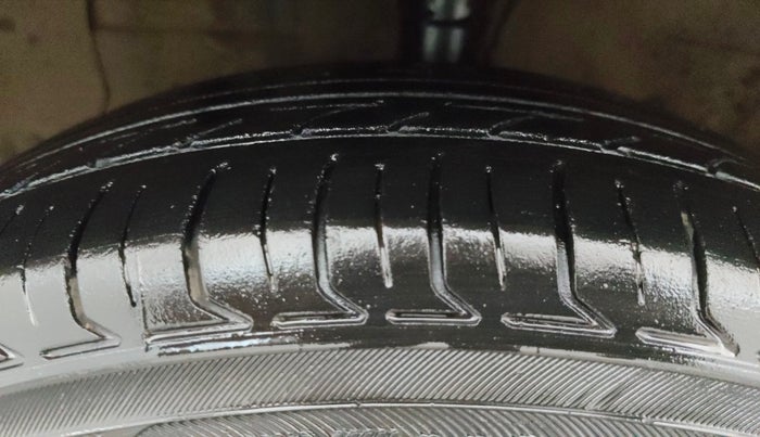 2019 Hyundai NEW SANTRO SPORTZ CNG, CNG, Manual, 99,828 km, Left Front Tyre Tread