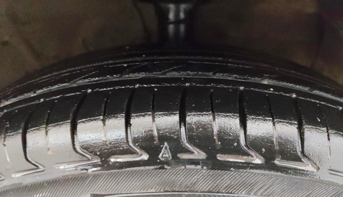 2019 Hyundai NEW SANTRO SPORTZ CNG, CNG, Manual, 99,828 km, Right Front Tyre Tread