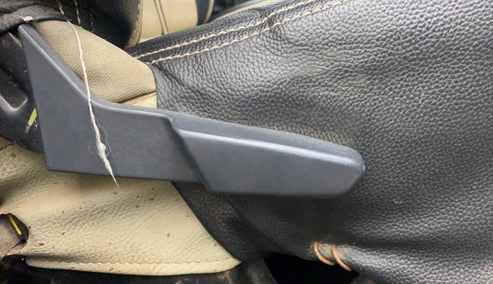 2014 Renault Duster 85 PS RXL DIESEL, Diesel, Manual, 1,15,074 km, Driver Side Adjustment Panel