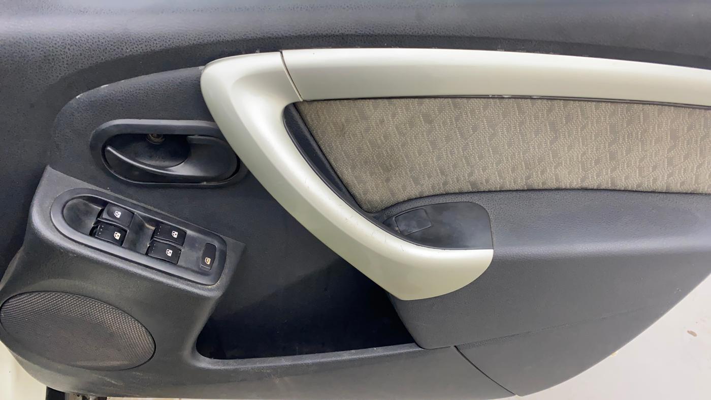 2014 Renault Duster 85 PS RXL DIESEL, Diesel, Manual, 1,17,191 km, Driver Side Door Panels Control