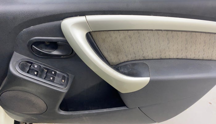2014 Renault Duster 85 PS RXL DIESEL, Diesel, Manual, 1,15,074 km, Driver Side Door Panels Control