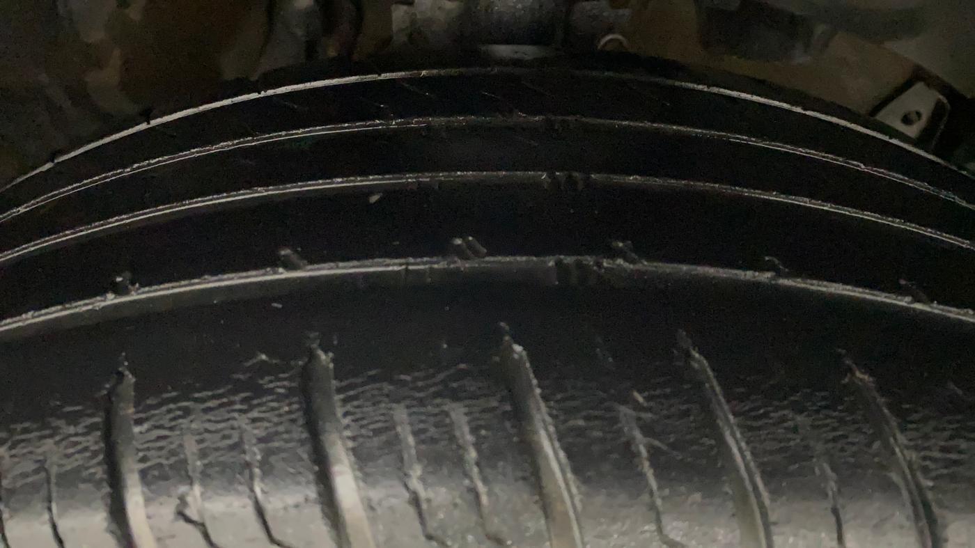 2014 Renault Duster 85 PS RXL DIESEL, Diesel, Manual, 1,17,191 km, Right Front Tyre Tread