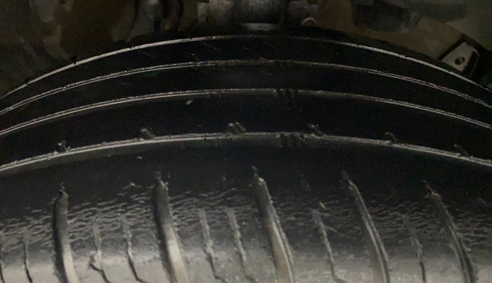 2014 Renault Duster 85 PS RXL DIESEL, Diesel, Manual, 1,15,074 km, Right Front Tyre Tread