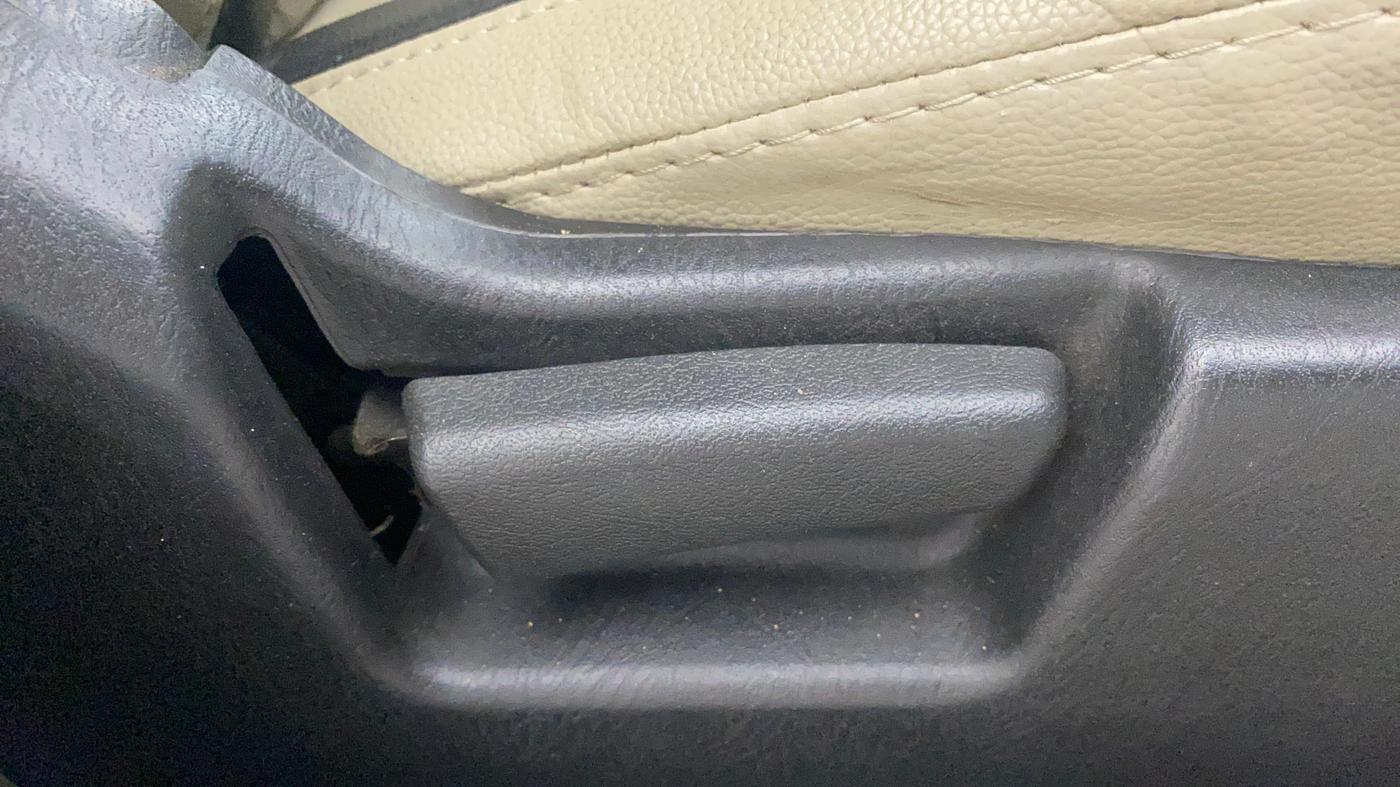 2020 Maruti Alto VXI PLUS, Petrol, Manual, 28,726 km, Driver Side Adjustment Panel