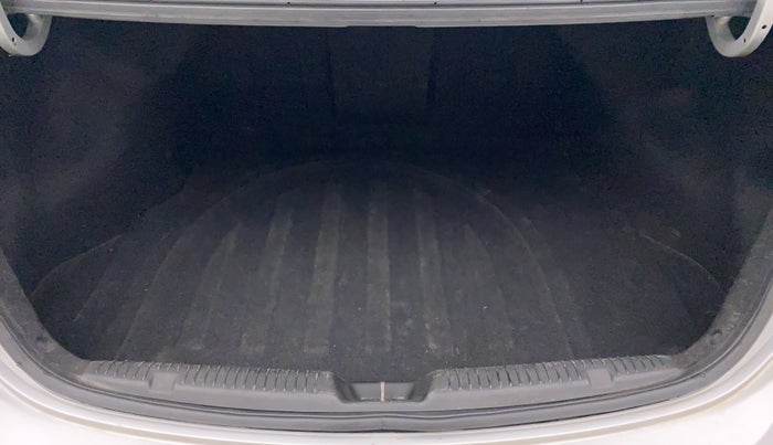 2015 Hyundai New Elantra 1.8 SX AT VTVT, Petrol, Automatic, 69,431 km, Boot Inside