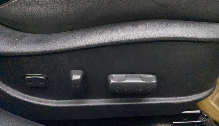 2015 Hyundai New Elantra 1.8 SX AT VTVT, Petrol, Automatic, 69,431 km, Driver Side Adjustment Panel