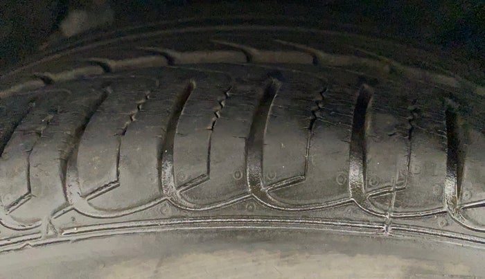 2015 Hyundai New Elantra 1.8 SX AT VTVT, Petrol, Automatic, 69,431 km, Left Front Tyre Tread