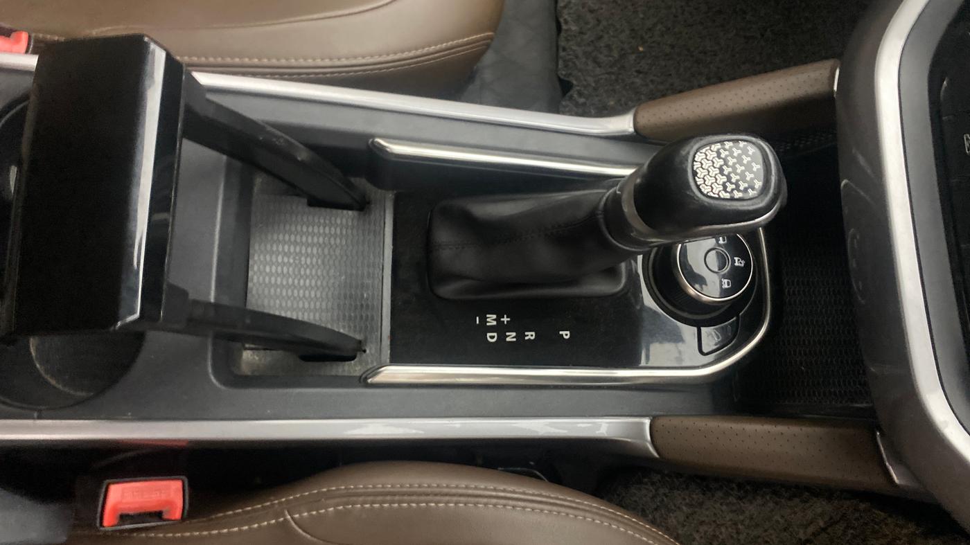 2020 Tata Harrier XZA PLUS 2.0L DUAL TONE, Diesel, Automatic, 64,390 km, Gear Lever