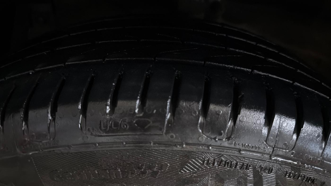 2021 Maruti Ciaz DELTA 1.5 SHVS MT PETROL, Petrol, Manual, 65,182 km, Left Front Tyre Tread