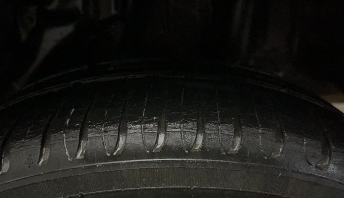 2014 Honda Amaze 1.2L I-VTEC VX, Petrol, Manual, 22,221 km, Left Rear Tyre Tread