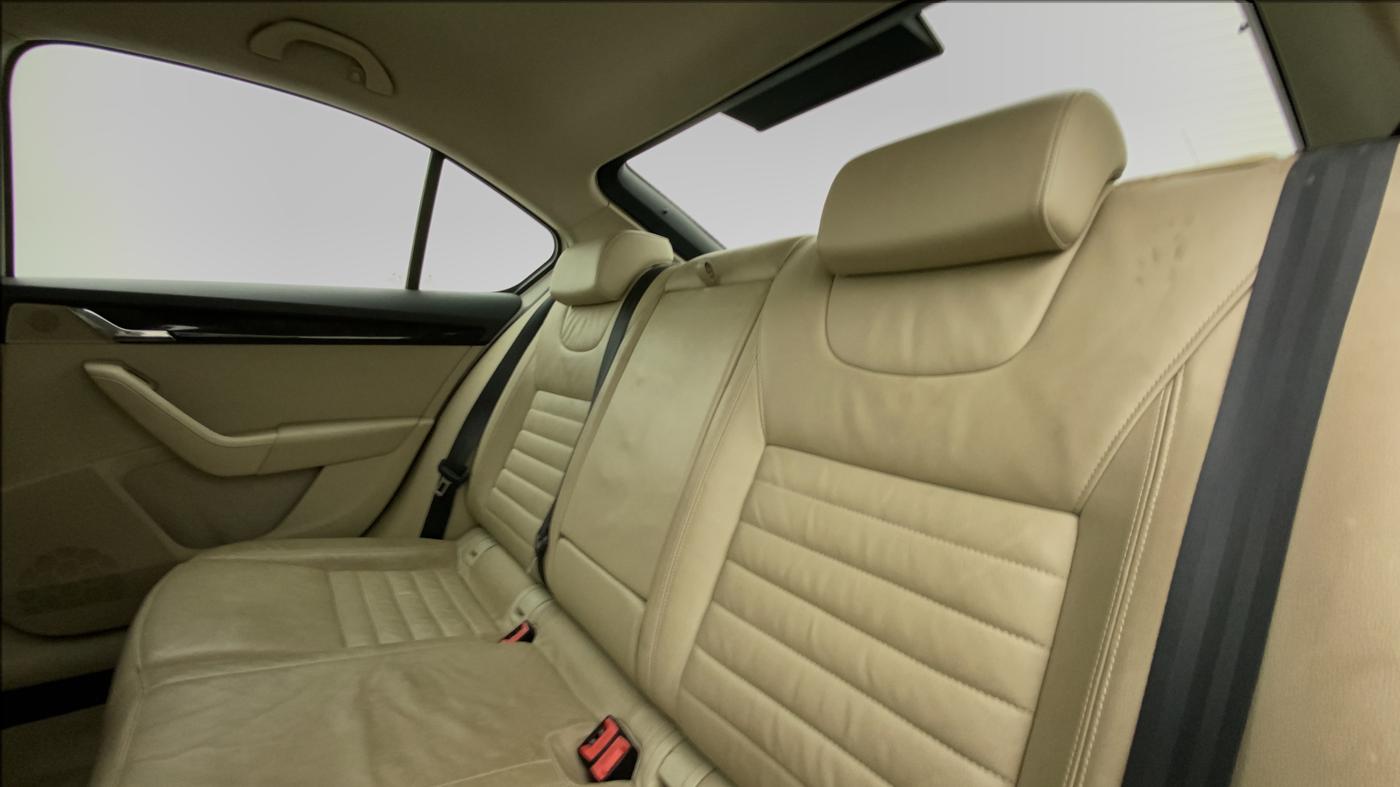 2015 Skoda Octavia AMBITION 2.0 TDI CR, Diesel, Manual, 75,318 km, Right Side Rear Door Cabin