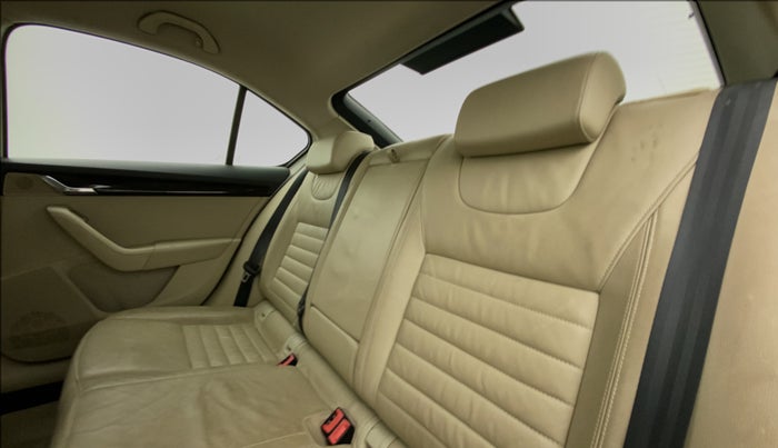 2015 Skoda Octavia AMBITION 2.0 TDI CR, Diesel, Manual, 75,318 km, Right Side Rear Door Cabin