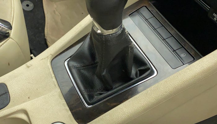 2015 Skoda Octavia AMBITION 2.0 TDI CR, Diesel, Manual, 75,318 km, Gear lever - Boot cover slightly torn