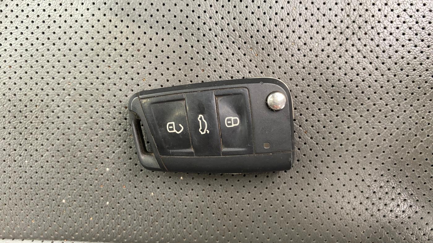 2023 Skoda KUSHAQ STYLE 1.0L TSI MT, Petrol, Manual, 66,601 km, Key Close Up
