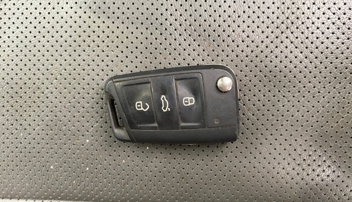 2023 Skoda KUSHAQ STYLE 1.0L TSI MT, Petrol, Manual, 66,576 km, Key Close Up