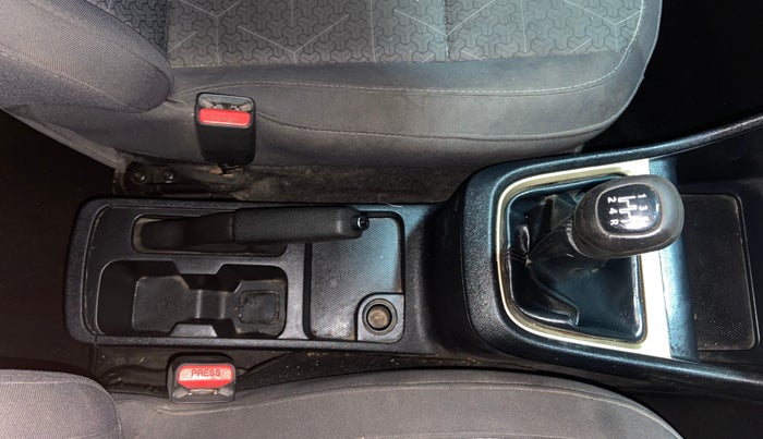 2021 Tata PUNCH ACCOMPLISHED MT, Petrol, Manual, 63,980 km, Gear Lever