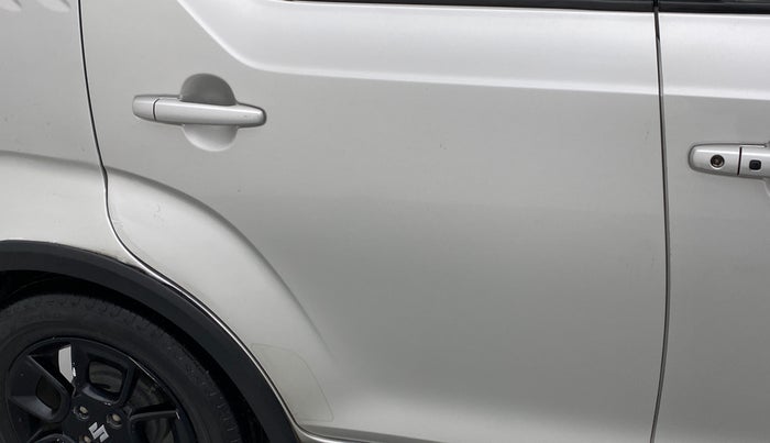2017 Maruti IGNIS ZETA 1.2 AMT, Petrol, Automatic, 21,221 km, Right rear door - Minor scratches