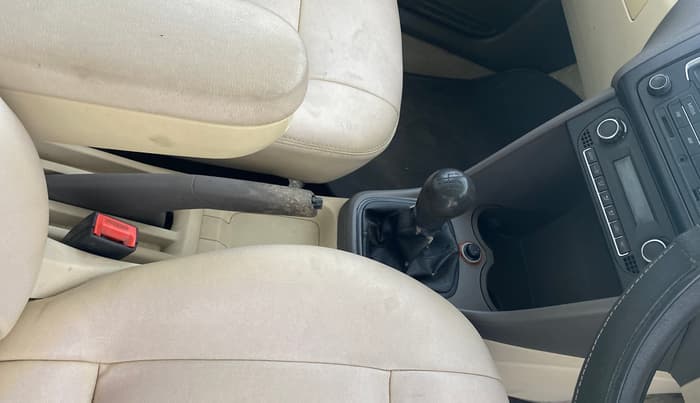 2013 Volkswagen Vento COMFORTLINE 1.6, Petrol, Manual, 76,079 km, Gear Lever