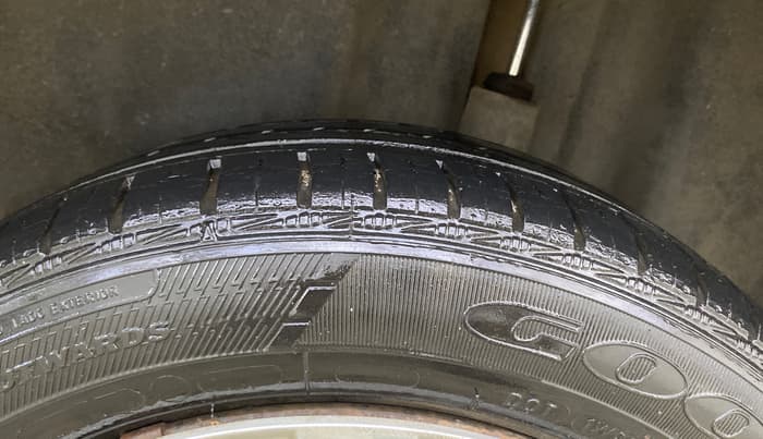 2013 Volkswagen Vento COMFORTLINE 1.6, Petrol, Manual, 76,079 km, Left Rear Tyre Tread