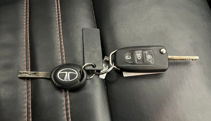 2021 Tata PUNCH ADVENTURE AMT, CNG, Automatic, 54,079 km, Key Close Up