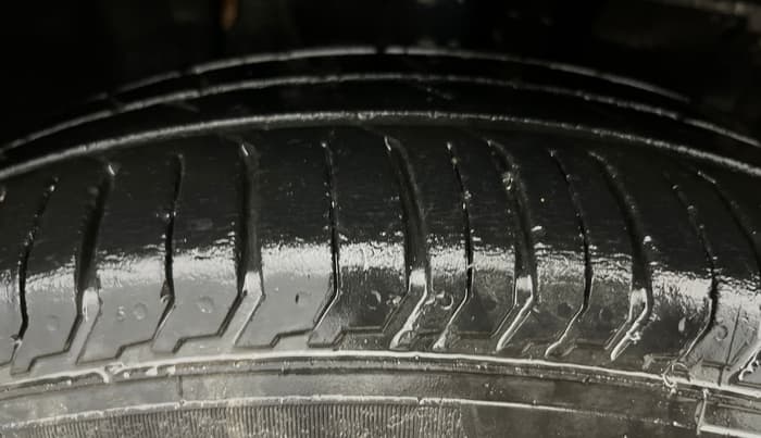 2021 Tata PUNCH ADVENTURE AMT, CNG, Automatic, 54,079 km, Right Front Tyre Tread