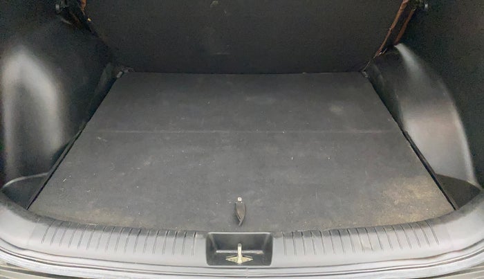 2018 Hyundai Creta E PLUS 1.6 PETROL, Petrol, Manual, 1,03,772 km, Boot Inside