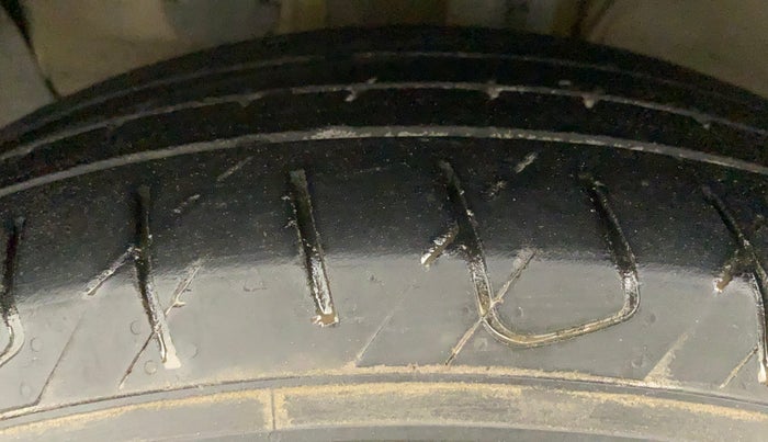 2018 Hyundai Creta E PLUS 1.6 PETROL, Petrol, Manual, 1,03,772 km, Left Front Tyre Tread