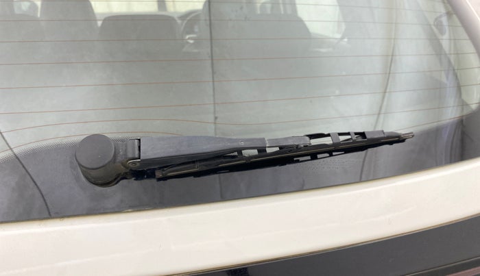 2022 Volkswagen TAIGUN TOPLINE 1.0 TSI MT, Petrol, Manual, 1,36,897 km, Rear Wiper