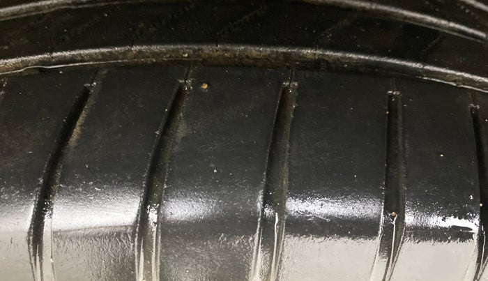 2022 Volkswagen TAIGUN TOPLINE 1.0 TSI MT, Petrol, Manual, 1,36,897 km, Left Front Tyre Tread