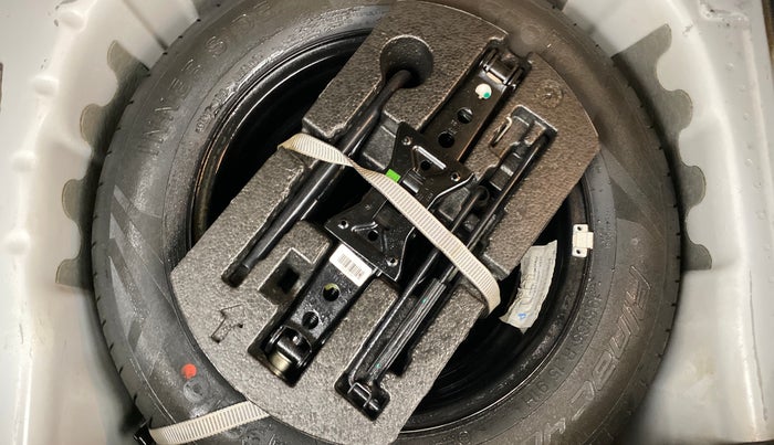 2022 Volkswagen TAIGUN TOPLINE 1.0 TSI MT, Petrol, Manual, 1,36,897 km, Spare Tyre