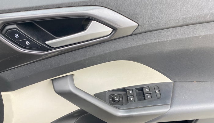 2022 Volkswagen TAIGUN TOPLINE 1.0 TSI MT, Petrol, Manual, 1,36,897 km, Driver Side Door Panels Control