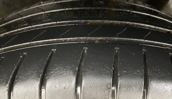 2022 Volkswagen TAIGUN TOPLINE 1.0 TSI MT, Petrol, Manual, 1,36,897 km, Right Rear Tyre Tread