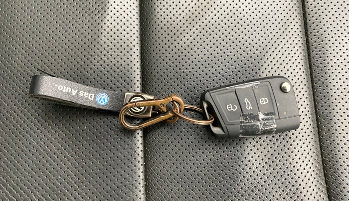 2022 Volkswagen TAIGUN TOPLINE 1.0 TSI MT, Petrol, Manual, 1,36,897 km, Key Close Up